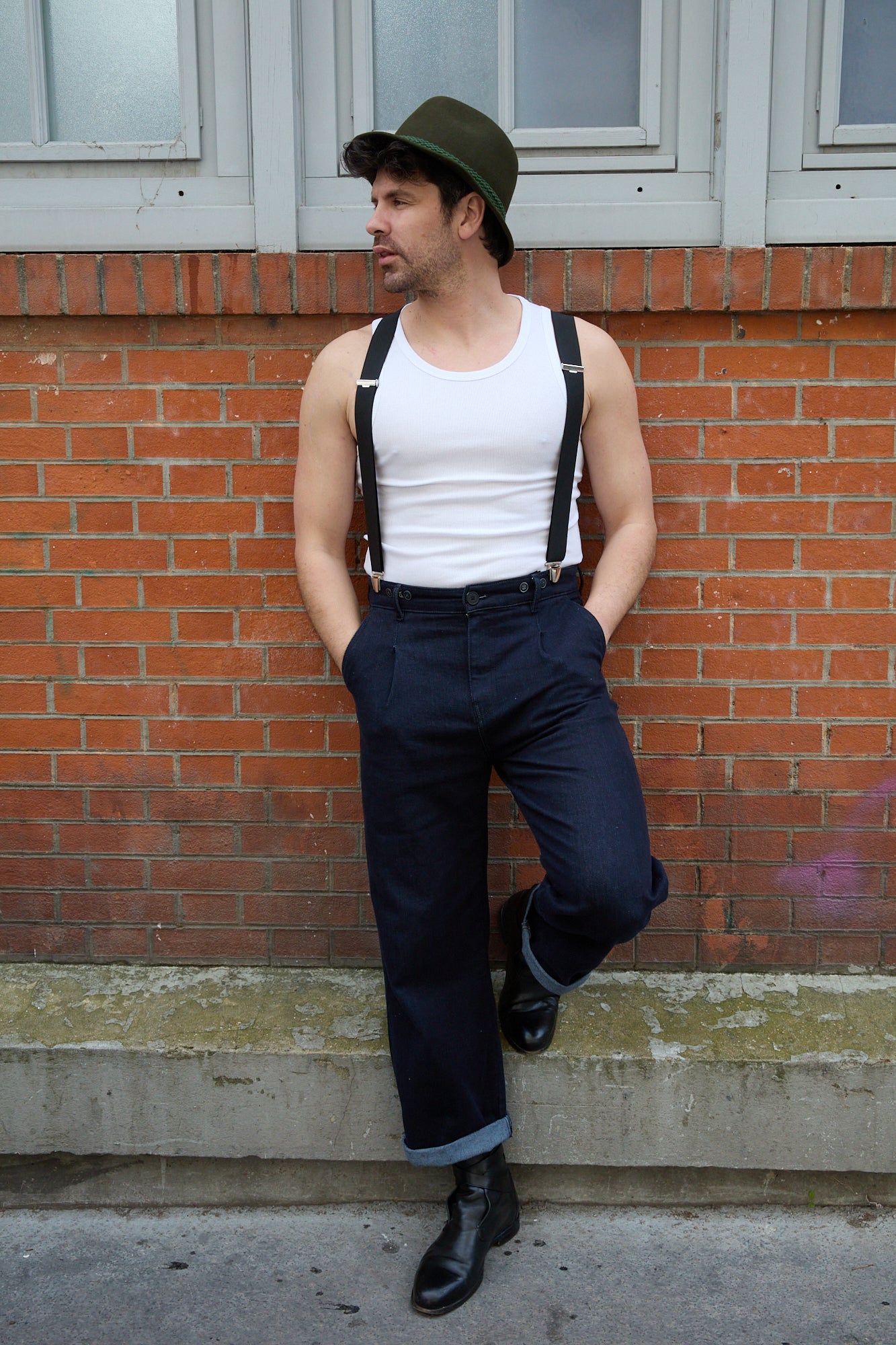Bretelles homme sous t-shirt qui peut se porter aussi par dessus.